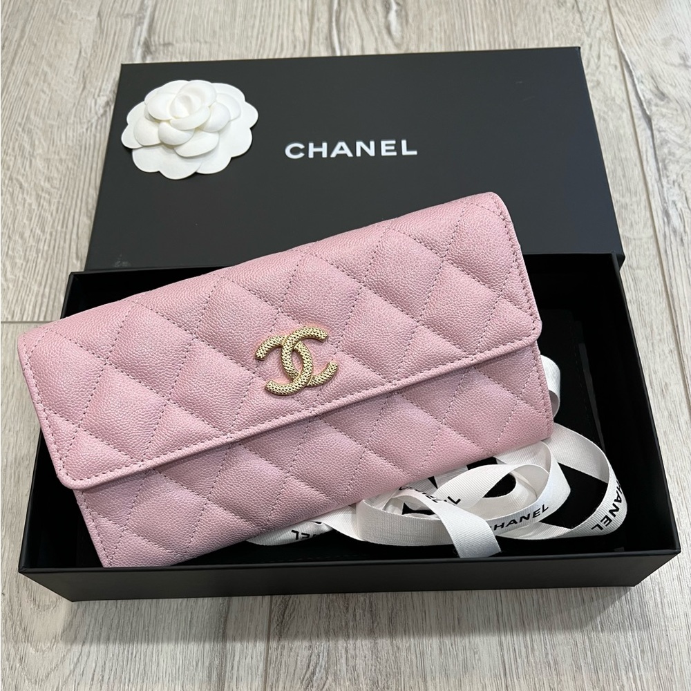 ❌Sold❌Chanel 22B Light Pink Long Wallet.Come with original package and receipt .